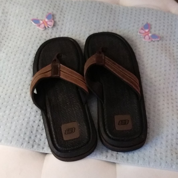 skechers flip flops size 2